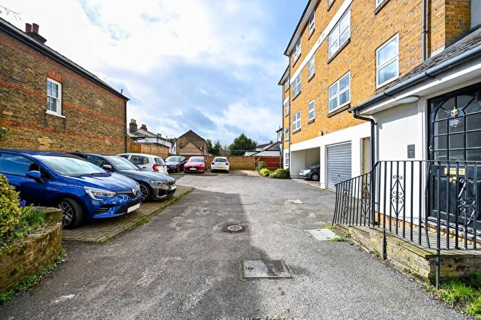2 Bedroom Flat For Sale In Portsmouth Road, Surbiton, KT6