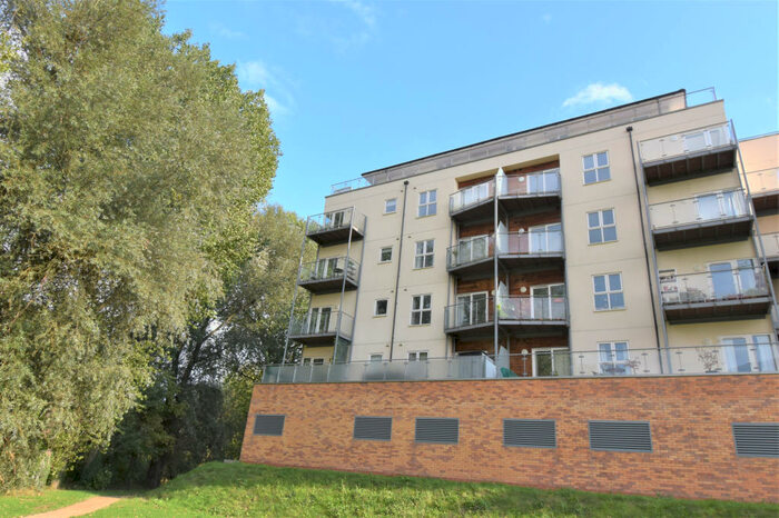 2 Bedroom Apartment To Rent In Kingfisher Close, Warwick, Warwickshire, CV34