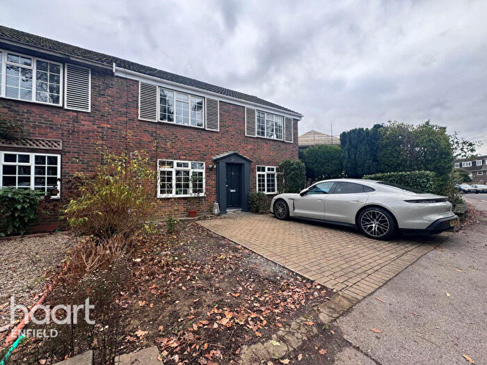 2 Bedroom Maisonette To Rent In Uplands Park Road, Enfield, EN2