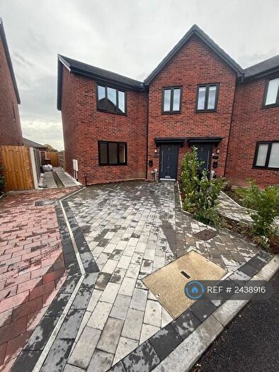 4 Bedroom Semi-Detached House To Rent In Bowling Green Avenue, Eccles, M30