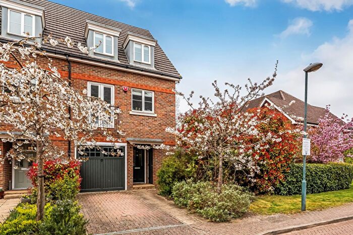 3 Bedroom End Of Terrace House For Sale In Albion Way, Edenbridge, TN8