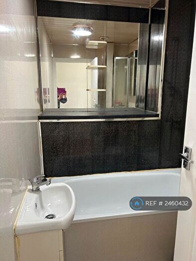 2 Bedroom Flat To Rent In Blythswood Road, Renfrew, PA4