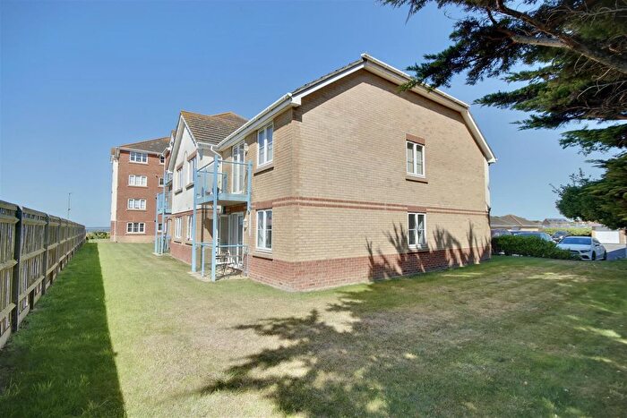 2 Bedroom Flat For Sale In Marine Parade West, Lee-On-The-Solent, PO13