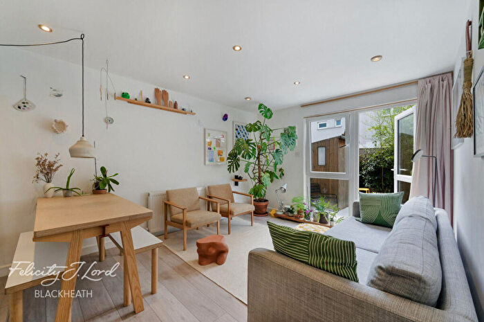 1 Bedroom Apartment For Sale In The Heights, London, SE7