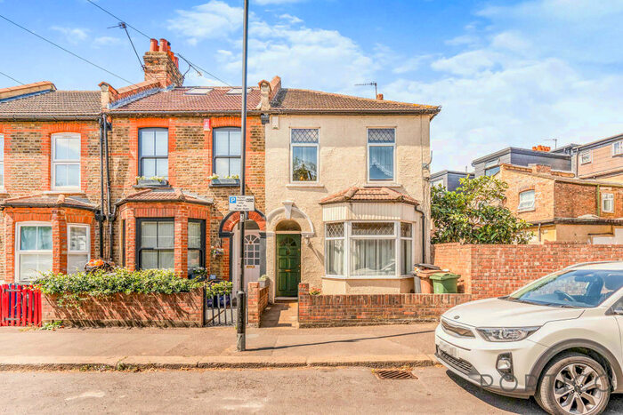 2 Bedroom Property To Rent In Turner Road, Walthamstow, E17