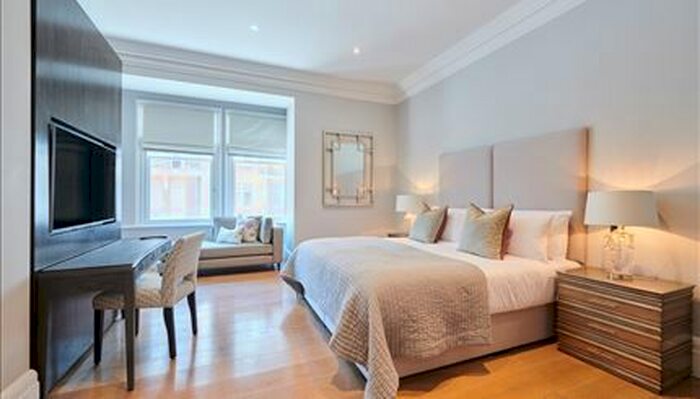 3 Bedroom Flat To Rent In Duke Street, London, W1K