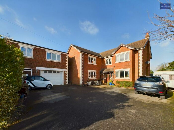 4 Bedroom Detached House For Sale In Bennetts Lane, Blackpool, FY4