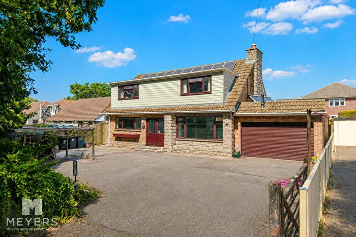 4 Bedroom Detached House For Sale In Darwin Avenue, Christchurch, BH23