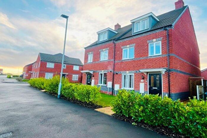 3 Bedroom Town House To Rent In Bridgeman Way, Lichfield, WS14
