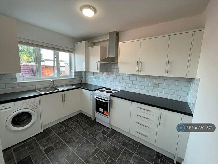 1 Bedroom Flat To Rent In Manor Road, Chigwell, IG7