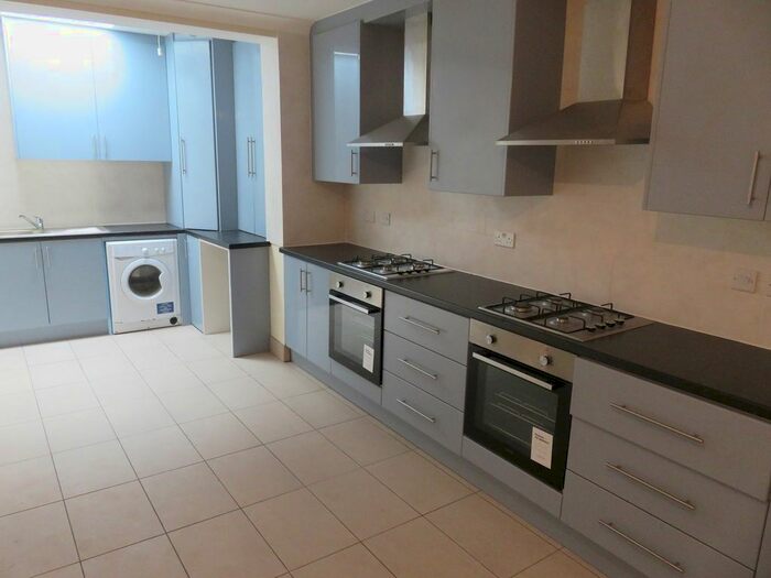 1 Bedroom Studio To Rent In Broad Walk, Hounslow, TW5