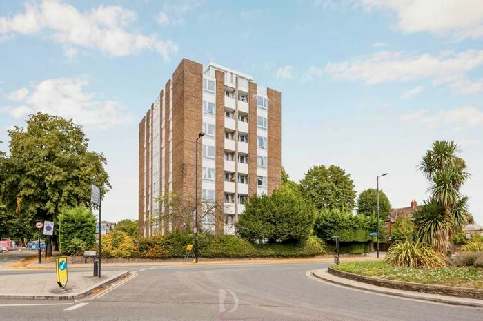 2 Bedroom Flat To Rent In Mount Park Road, London, W5