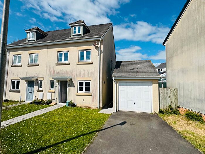 3 Bedroom Town House To Rent In Parc Starling, Carmarthen, SA31