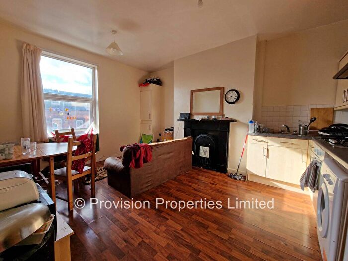3 Bedroom Flat To Rent In Regent Park Terrace, Hyde Leeds, LS6