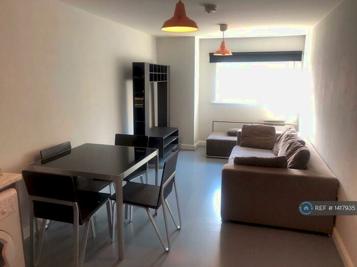 2 Bedroom Flat To Rent In Moss Lane East, Manchester, M14