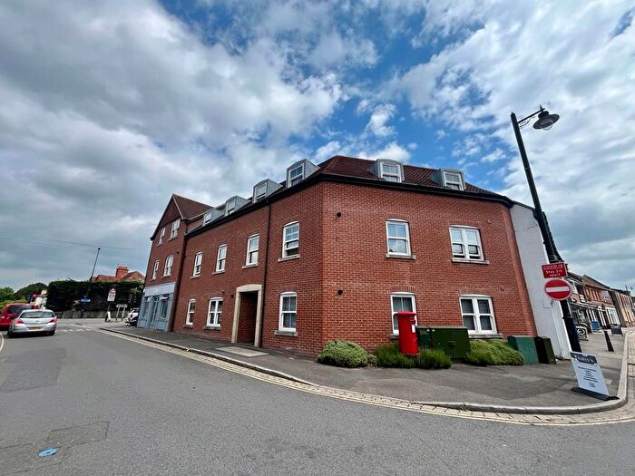 2 Bedroom Flat To Rent In High Street, Thatcham, RG19