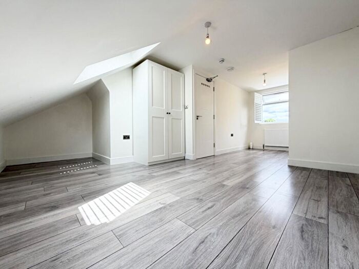 Studio To Rent In Galpins Road, CR7