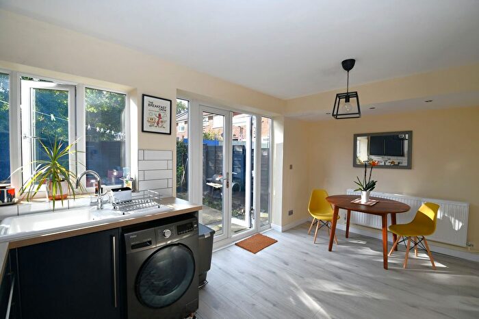 3 Bedroom Terraced House For Sale In Brentwood, Salford, M6