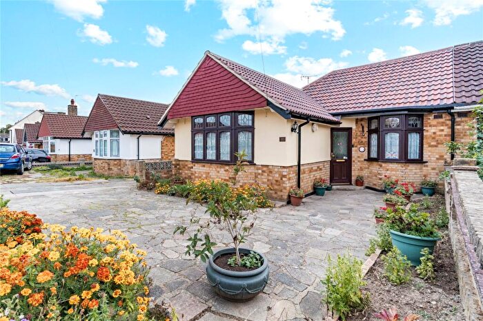 3 Bedroom Semi-Detached House For Sale In Dorkins Way, Upminster, RM14