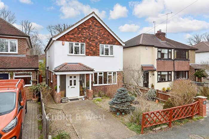 3 Bedroom Detached House For Sale In Balcombe Gardens, Horley, Surrey, RH6