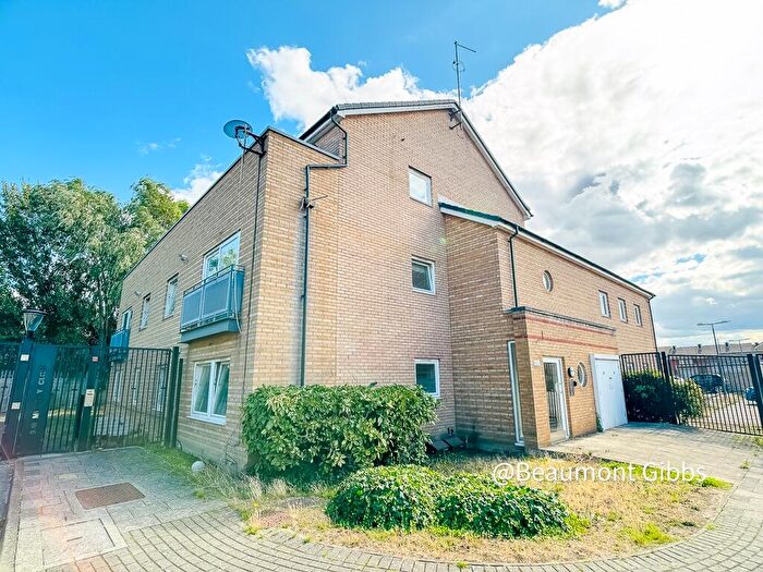1 Bedroom Apartment To Rent In Murray Close, West Thamesmead, London, SE28