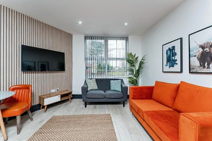 3 Bedroom Flat To Rent In Sealand Road, Chester, Cheshire, CH1
