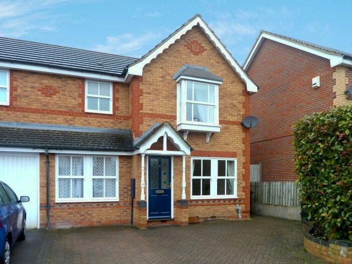 3 Bedroom Semi-Detached House To Rent In Gordons Walk, Harpenden AL5