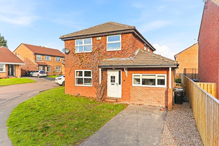 4 Bedroom Detached House For Sale In Hopefield Chase, Rothwell, Leeds, West Yorkshire, LS26