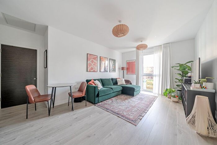 1 Bedroom Flat For Sale In Clivemont Road, Maidenhead, SL6