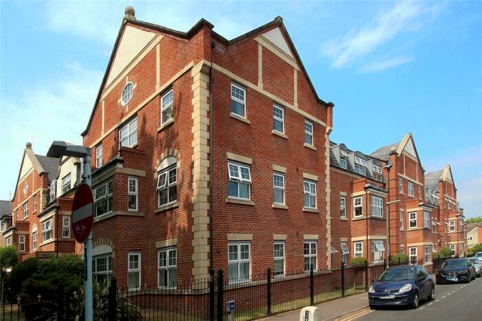 2 Bedroom Apartment To Rent In Kings Road, Woking, GU21