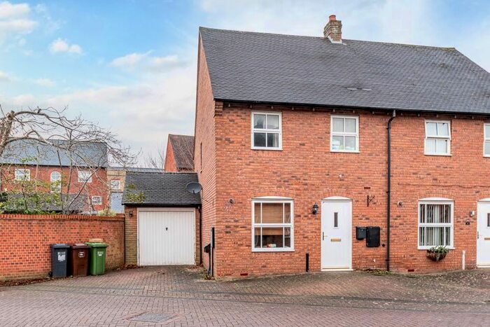 3 Bedroom Semi-Detached House To Rent In Packmores, Dickens Heath, Shirley, Solihull B90