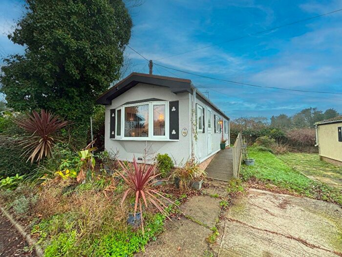 1 Bedroom Mobile/park Home For Sale In North End, Cummings Hall Lane, Noak Hill, Romford, RM3