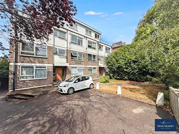 2 Bedroom Flat For Sale In Station Road, New Barnet, Barnet, EN5