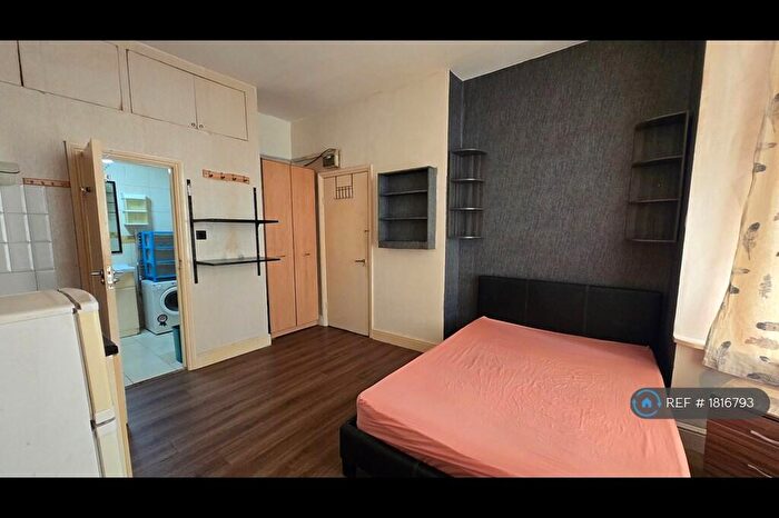 Studio To Rent In Sunny Gardens Road, London, NW4