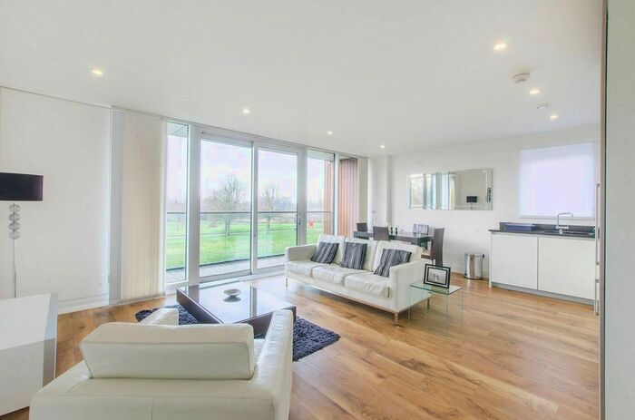 2 Bedroom Flat To Rent In Dowding Drive, Kidbrooke, London, SE9