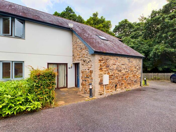 2 Bedroom Property For Sale In Carnon Downs, Truro - Delightful Cottage, TR3