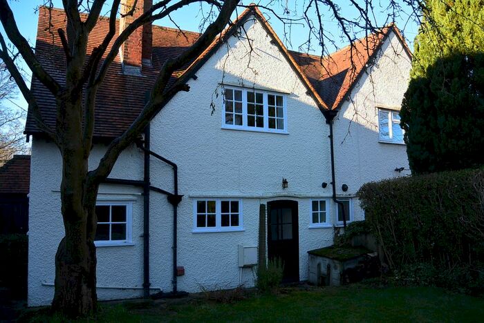 3 Bedroom Semi-Detached House To Rent In Pixmore Avenue, Letchworth Garden City, SG6