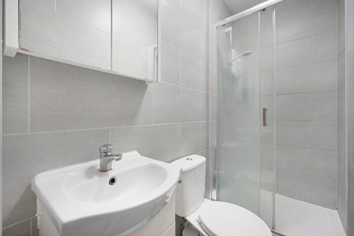2 Bedroom Flat To Rent In Brick Lane, Liverpool Street, E1