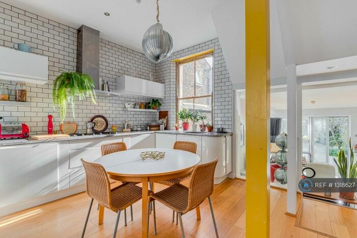 3 Bedroom Maisonette To Rent In Hanley Road, Finsbury Park, N4