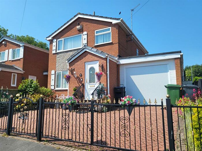 3 Bedroom Link Detached House For Sale In Ffordd Pentre, Johnstown, Wrexham, LL14