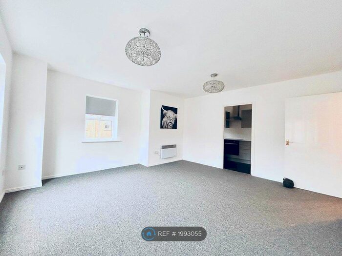 2 Bedroom Flat To Rent In Old School Place, Maidstone, ME14