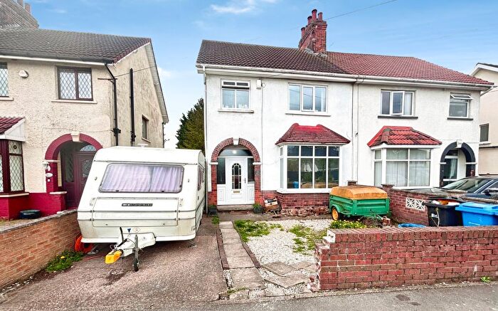 3 Bedroom Semi-Detached House For Sale In Anlaby Park Road South, Hull, HU4
