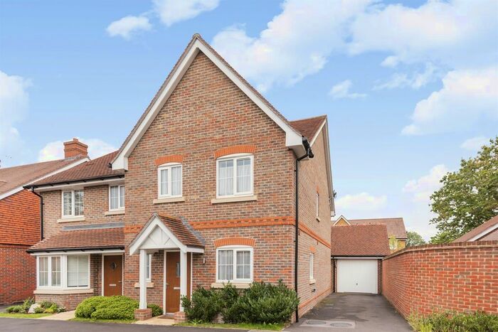 3 Bedroom Semi-Detached House To Rent In Phillips Close, Wokingham, RG41