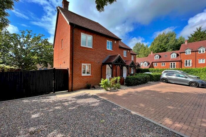 4 Bedroom End Of Terrace House To Rent In Winchester, SO21