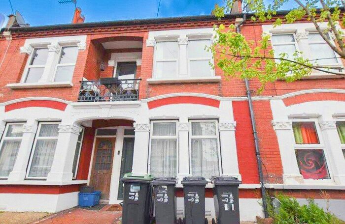 2 Bedroom Apartment To Rent In Ingatestone Road, London, SE25