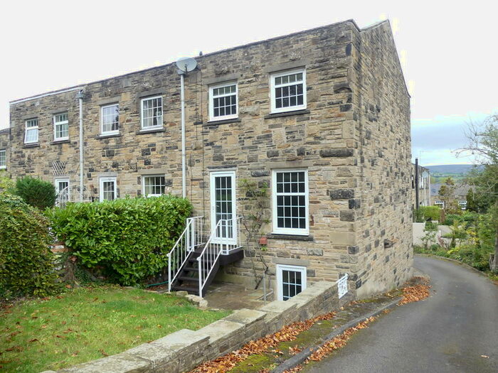 3 Bedroom Town House To Rent In Marlborough Square, Ilkley, LS29