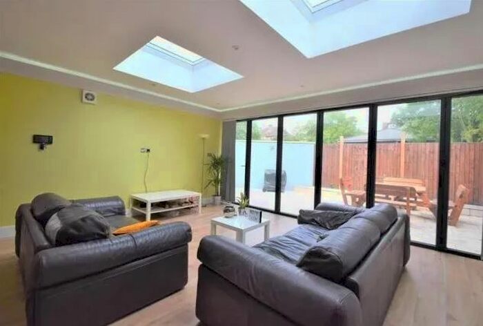 1 Bedroom Flat To Rent In Angles Road, London, SW16