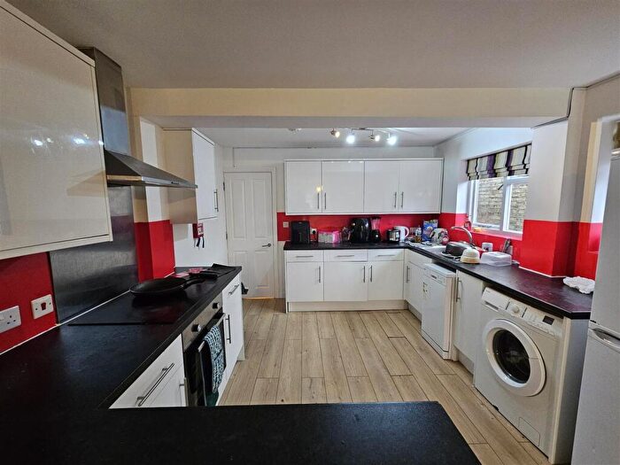 3 Bedroom House To Rent In Priory Road, Cambridge, CB5