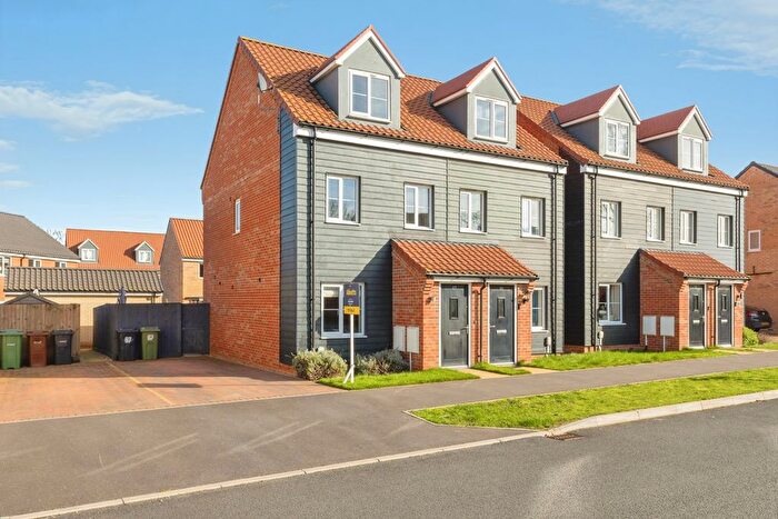 3 Bedroom Semi Detached House For Sale In Briggs Mead, Wymondham, Norfolk, NR18