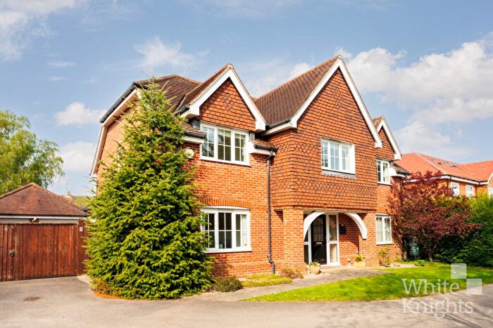 5 Bedroom Detached House For Sale In Maple Grove, Woodley, Reading, Berkshire, RG5